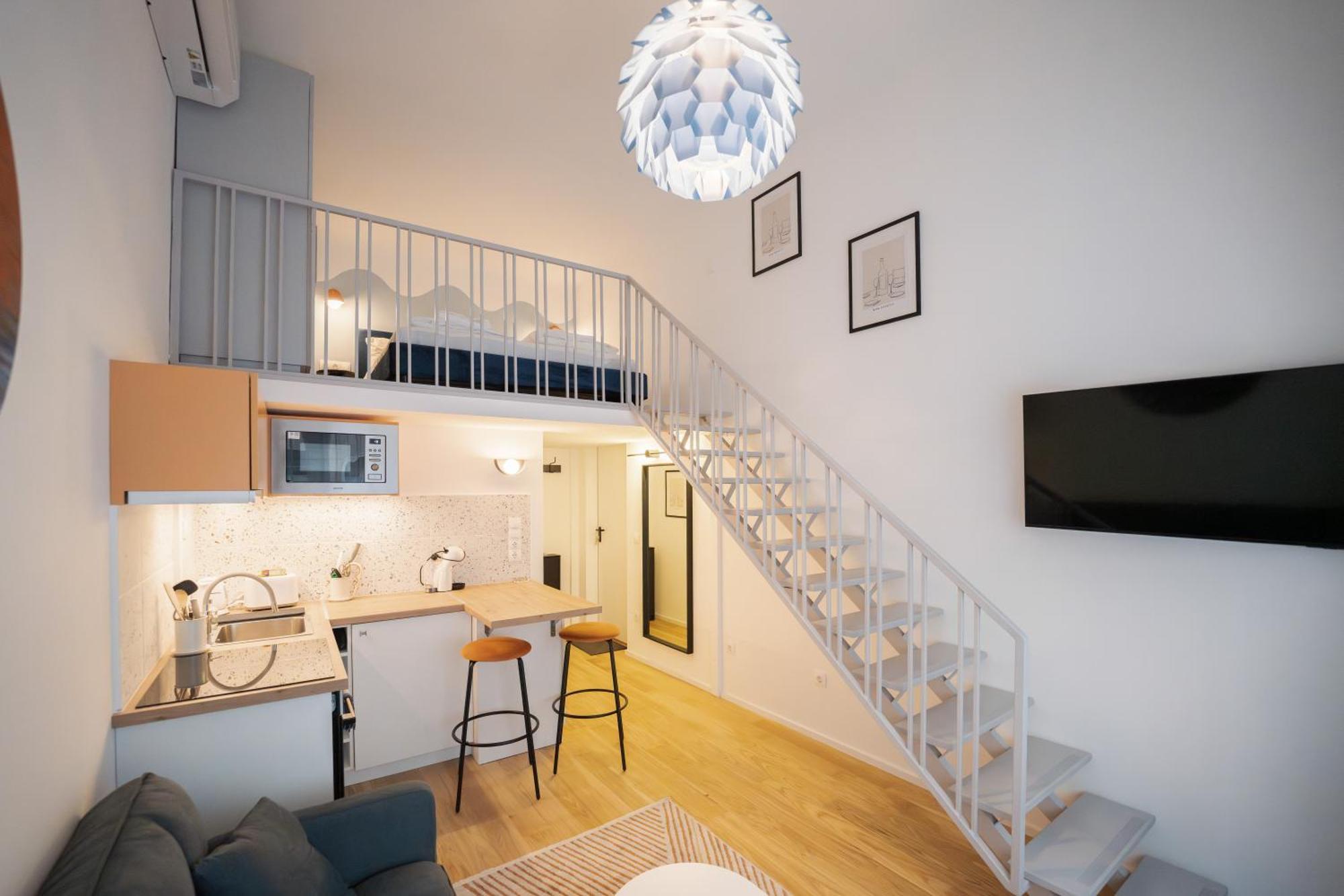 Apartment I Got 5 On It - Brand New By Pink Flamingo *