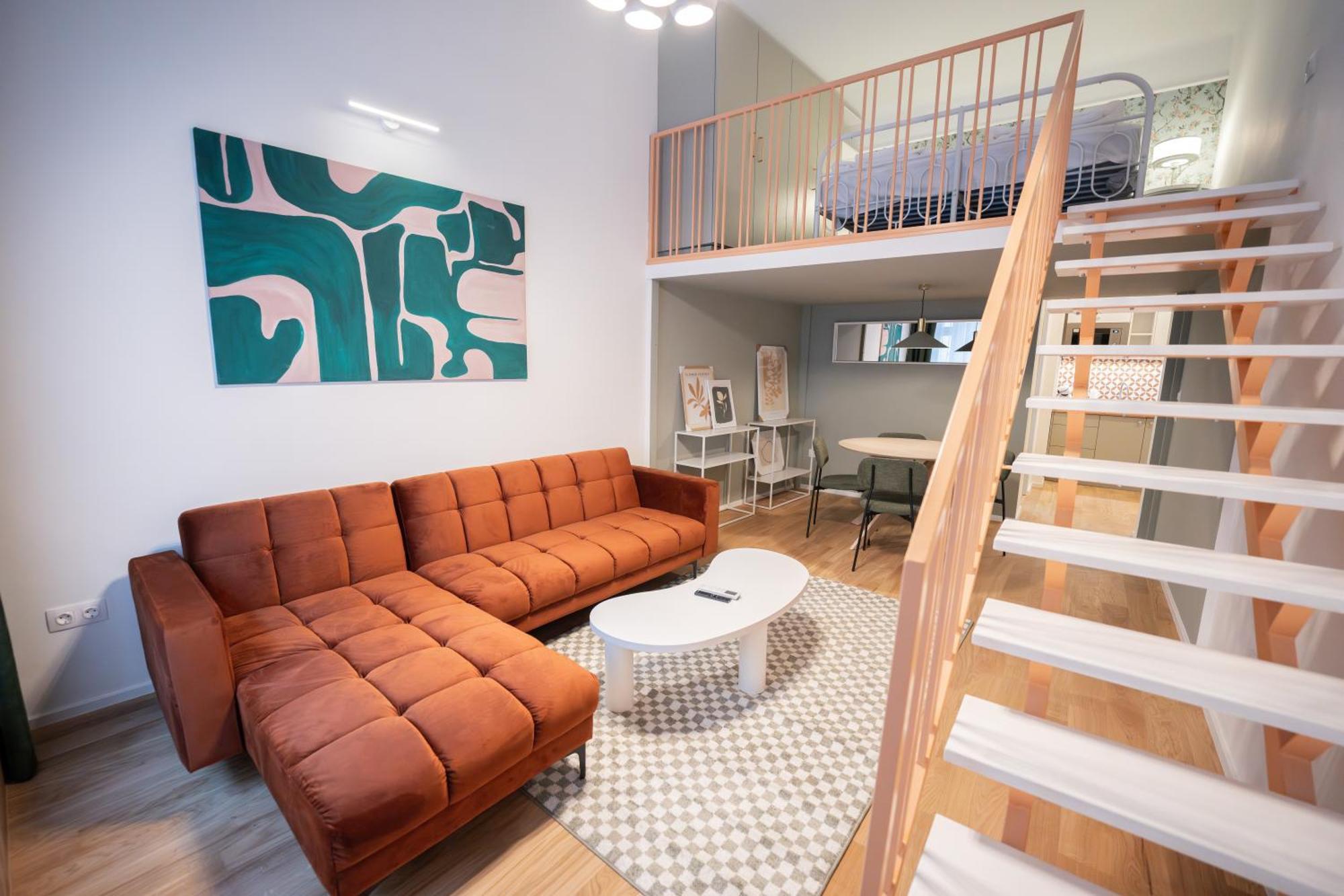 I Got 5 On It - Brand New By Pink Flamingo Apartamento