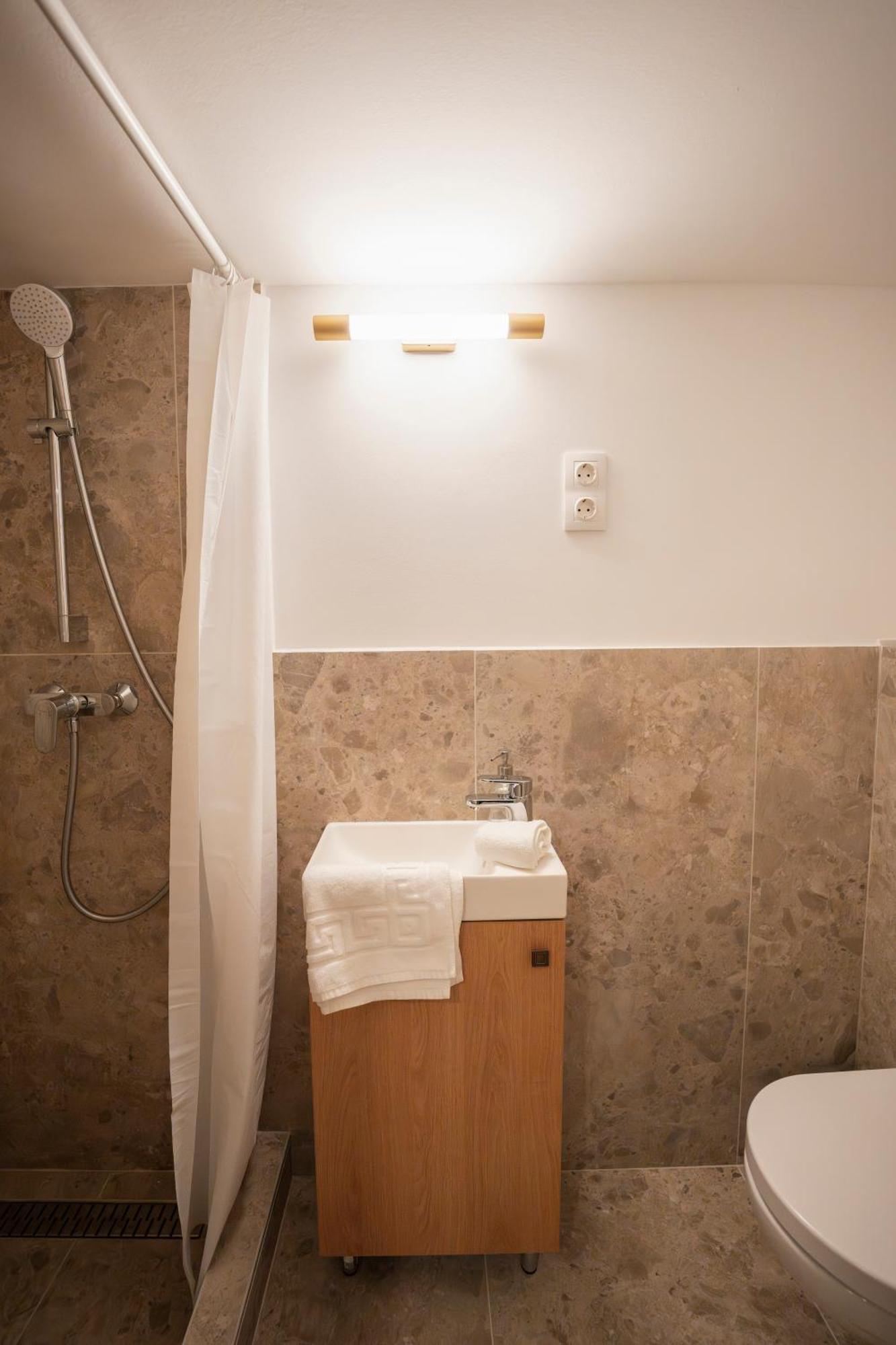 I Got 5 On It - Brand New By Pink Flamingo Apartment Budapest