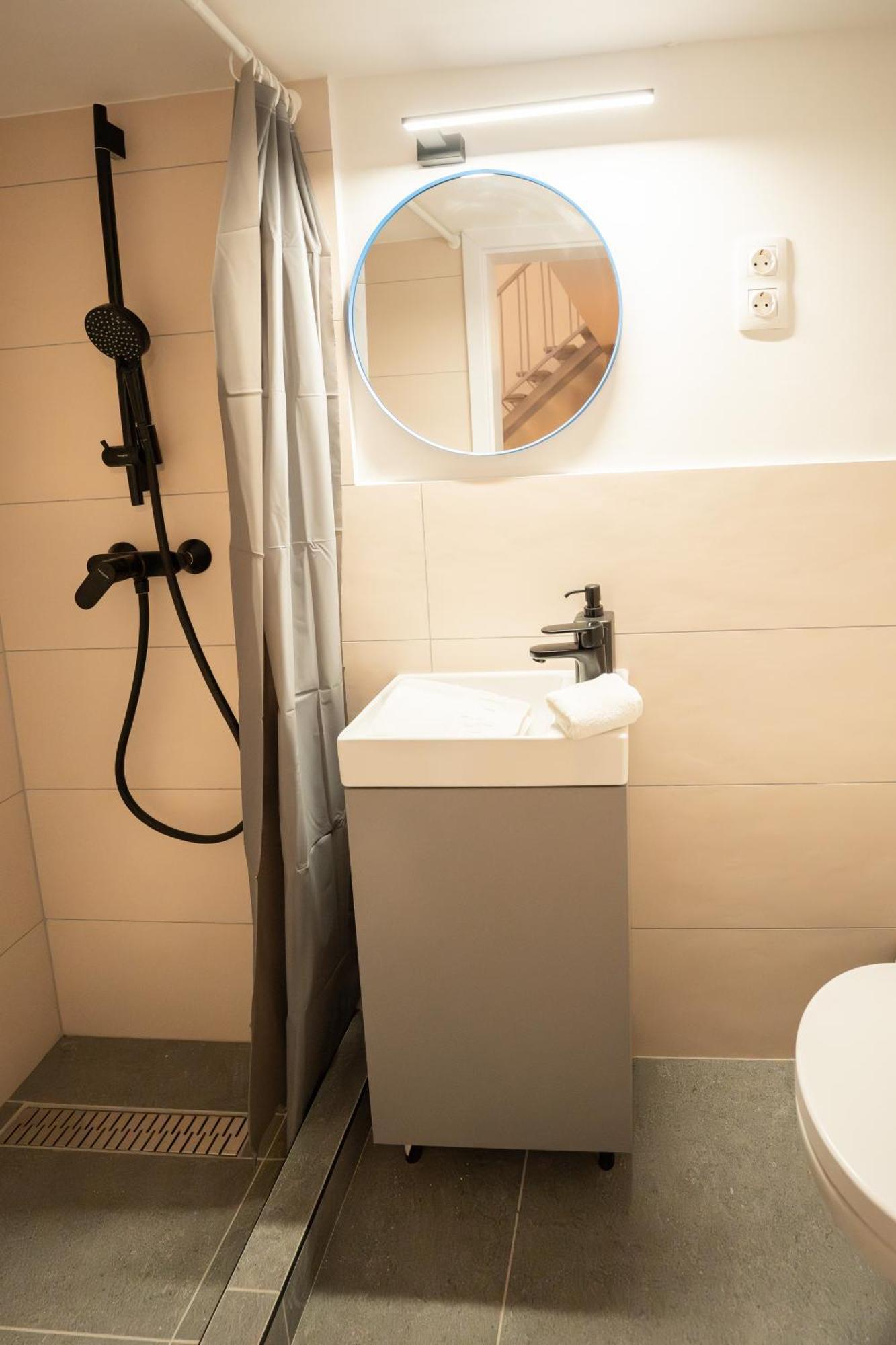 Apartment I Got 5 On It - Brand New By Pink Flamingo Budapest