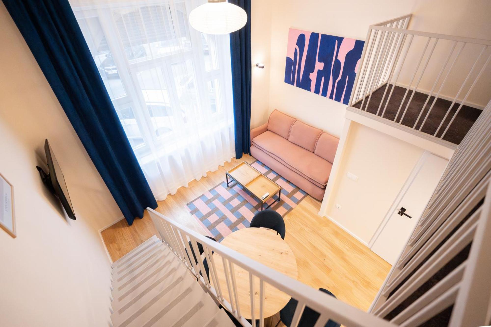 Apartment I Got 5 On It - Brand New By Pink Flamingo
