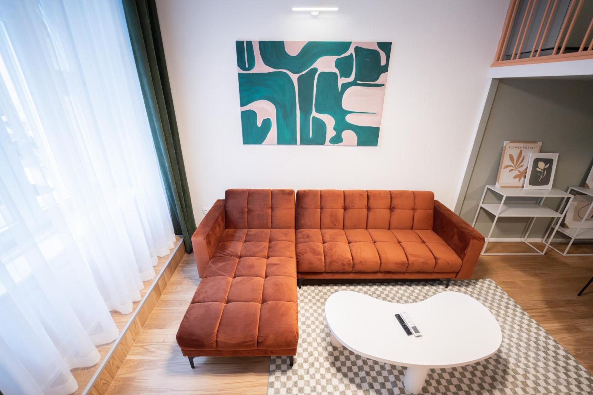 Apartment I Got 5 On It - Brand New By Pink Flamingo *